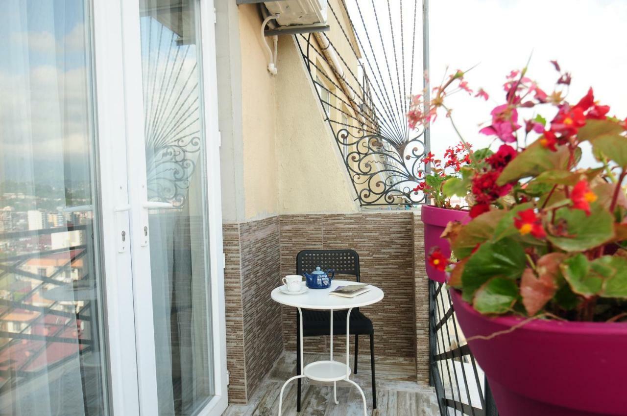 Apartments With A View Of The Trinity Holy باتومي المظهر الخارجي الصورة